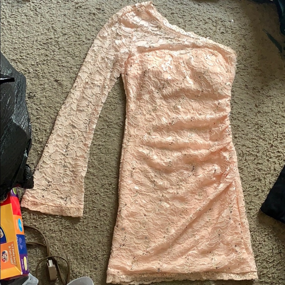 Fitted pastel light pink sequins dress